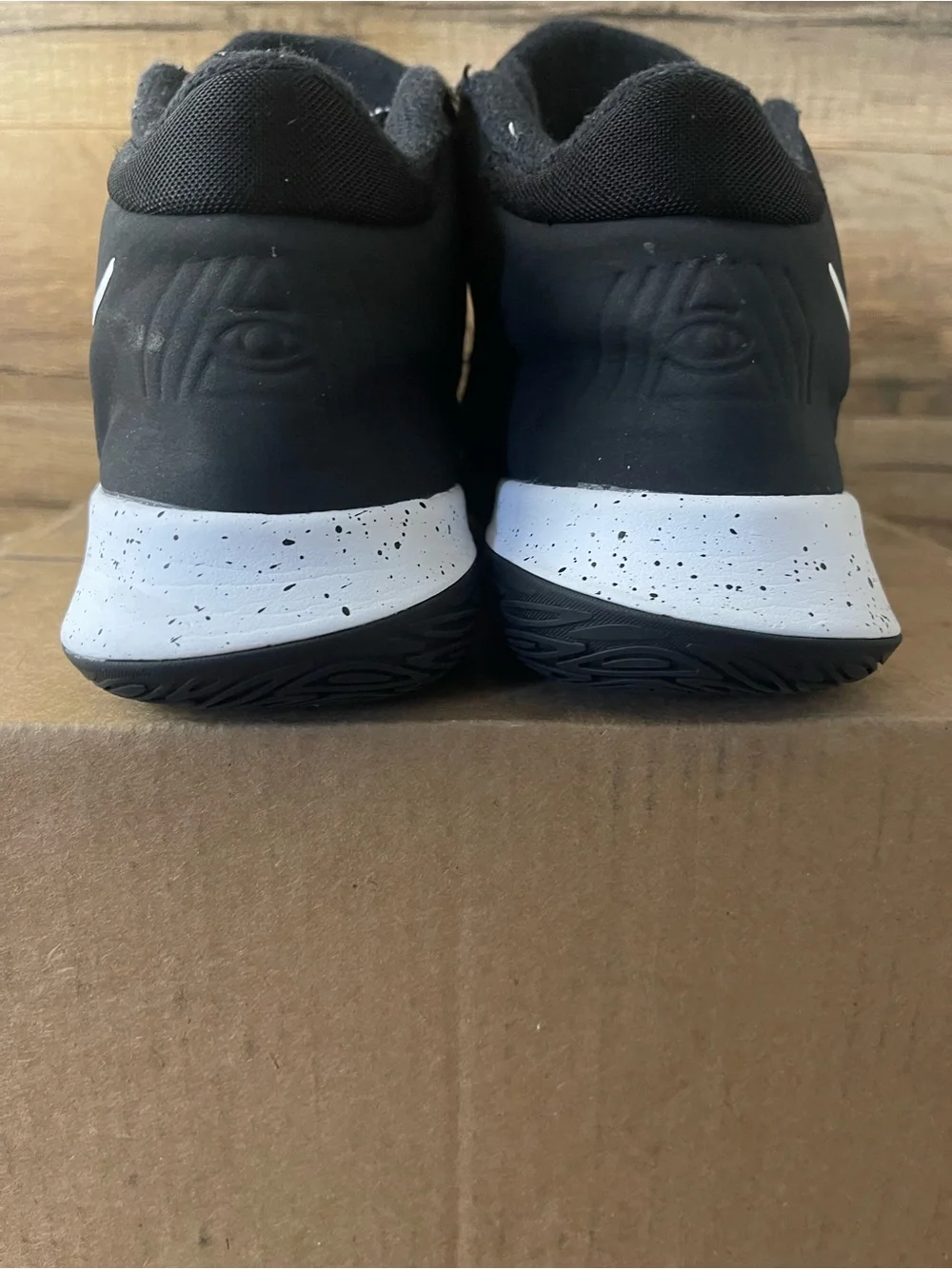 Nike Kyrie Flytrap Black White Size 5.5 Y Basketball Shoes Sneakers